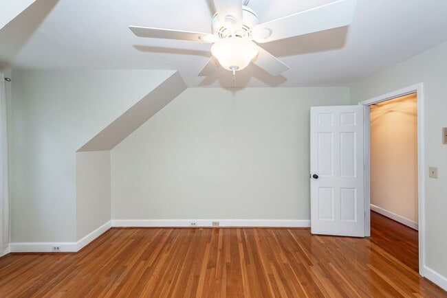 Building Photo - 6 Bedroom, 2.5 Bath House in Drayton on th...