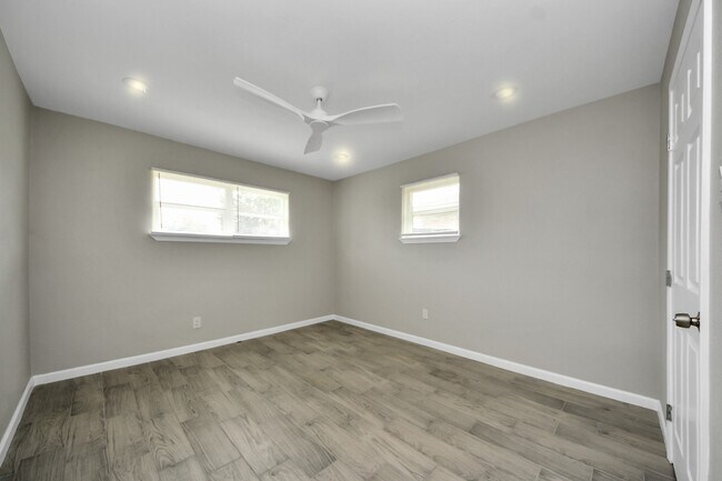 Building Photo - 5435 Pardee St