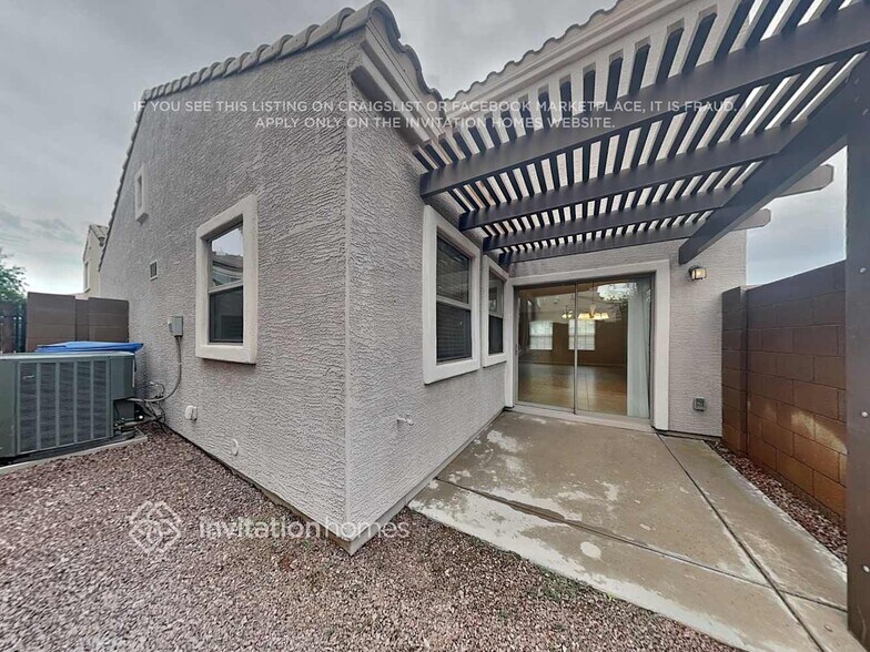 Building Photo - 1716 S Martingale Rd