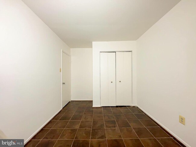 Building Photo - 8202 Ashford Blvd