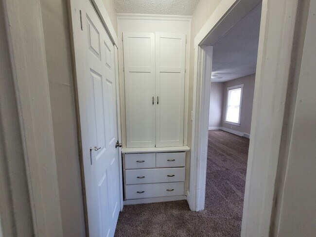 Building Photo - Four bedroom home on Indianola Ave with large yard and two decks!