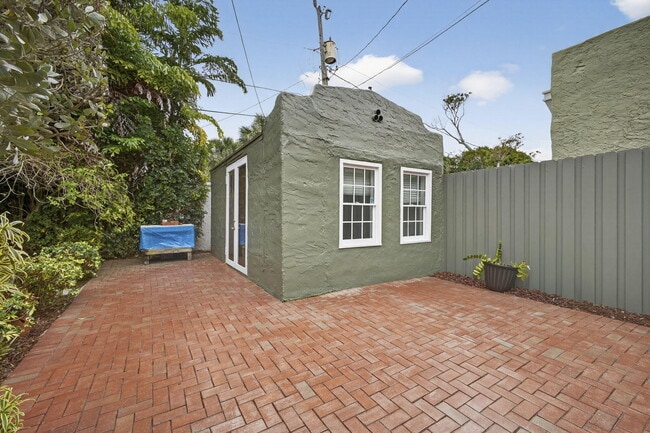 Building Photo - 616 Upland Rd