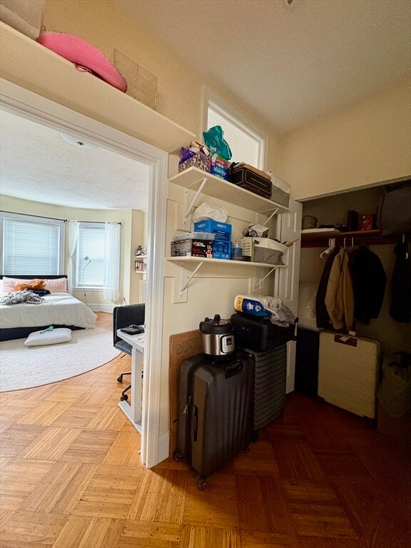 Building Photo - 914 Beacon St