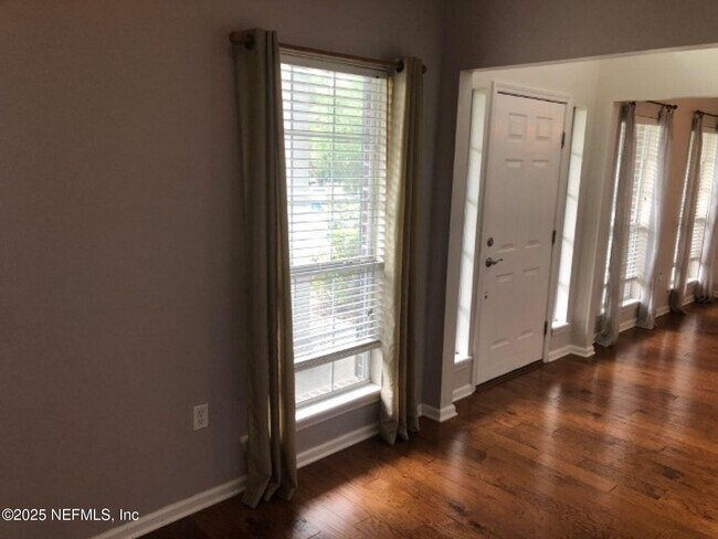 Building Photo - 12887 Dunns View Dr