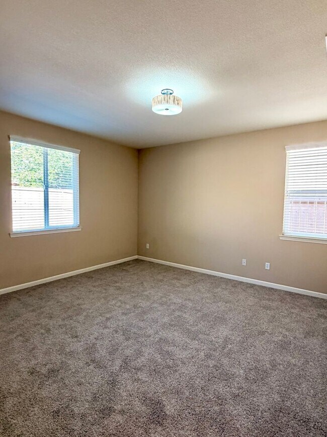 Building Photo - 10787 Grayslake Dr