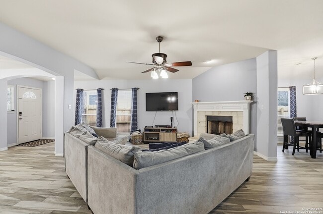 Building Photo - 414 Willow Grove Dr