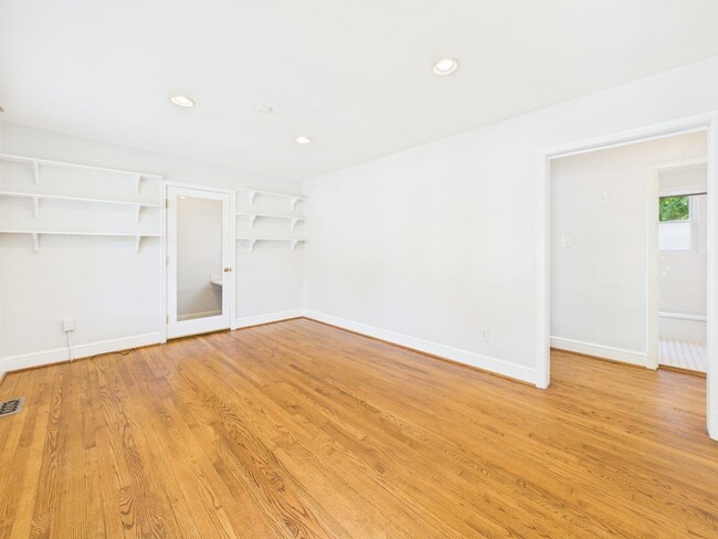 Building Photo - 6514 Stuart Ave
