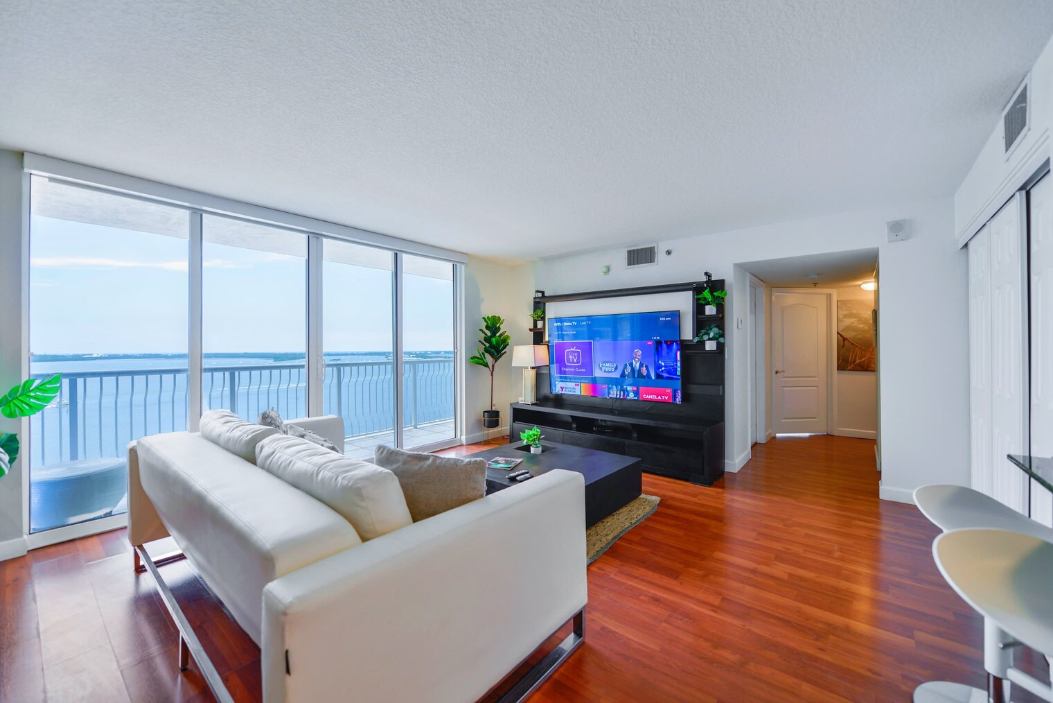 Building Photo - 1200 Brickell Bay Dr