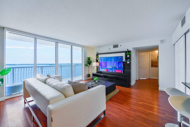 Building Photo - 1200 Brickell Bay Dr