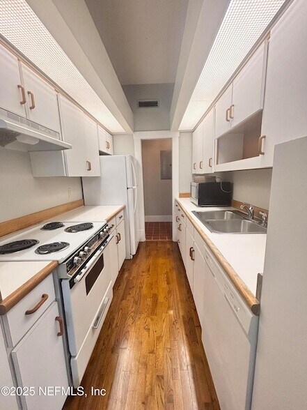 Building Photo - 2130 San Marco Blvd