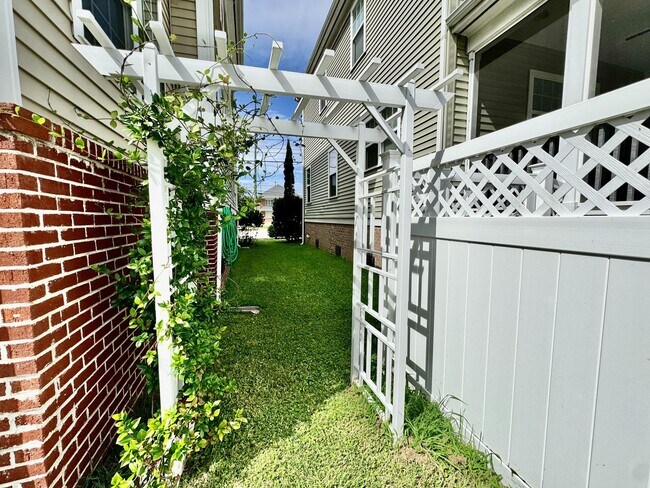 Building Photo - A Block From The Beaches! Ready 09-21-26! Oversized Parking Pad, Pet Friendly!