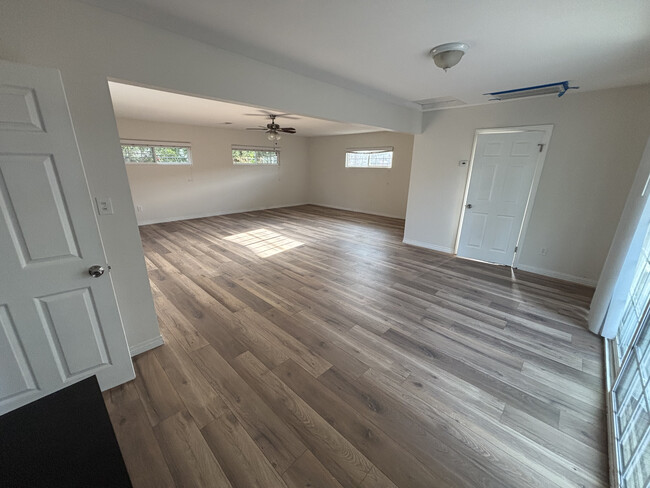 Building Photo - 13942 Deodar St