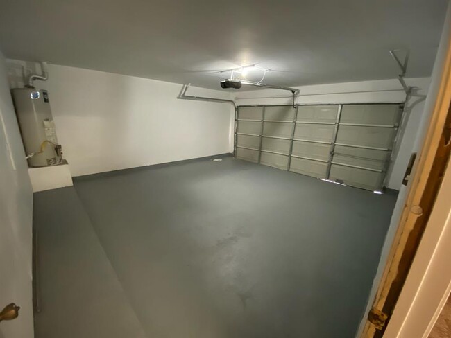 Building Photo - 2027 Mickle Creek Dr