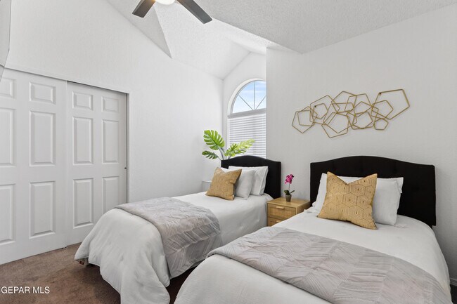 Building Photo - 12120 Desert Quail Ave