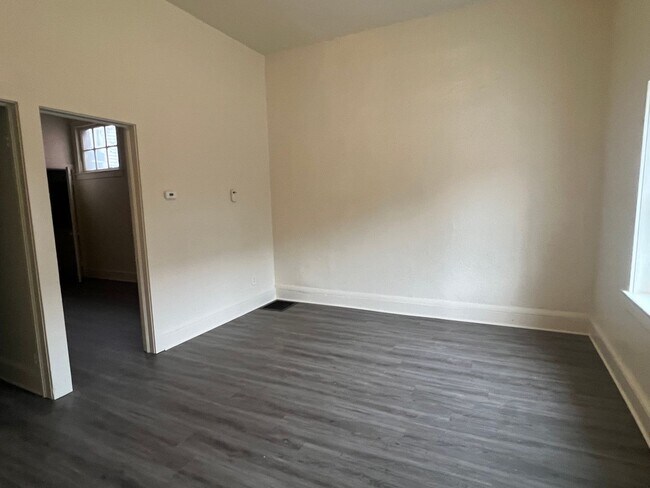 Building Photo - Fully Renovated 2 Bedroom Single Family Home
