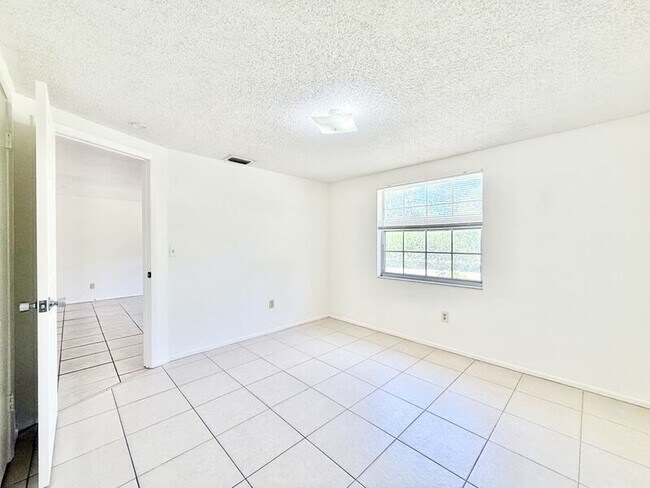 Building Photo - 7071 Bee Ridge Rd