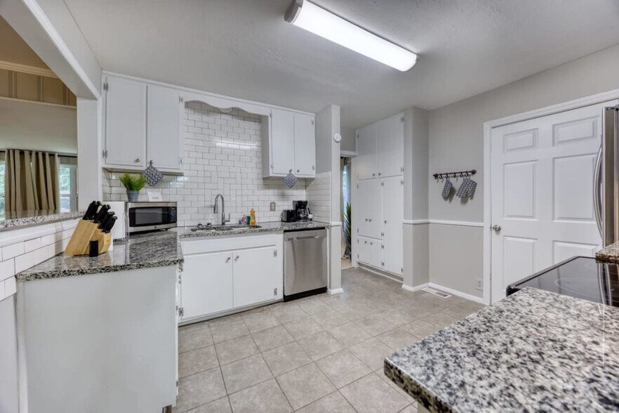 Building Photo - 2800 Gardenia St