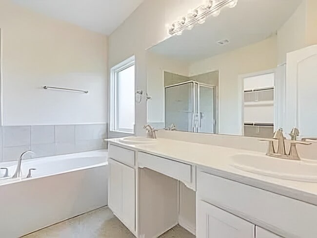 Building Photo - 30031 Willow Cove Ln