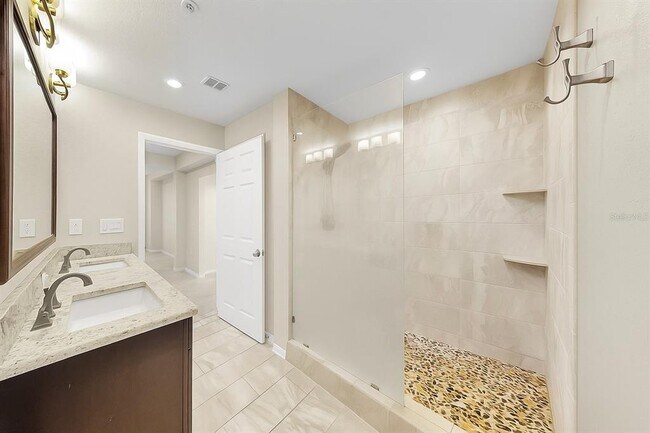 Building Photo - 700 S Harbour Island Blvd