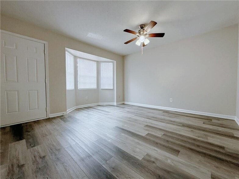 Building Photo - 1449 Springleaf Cir SE