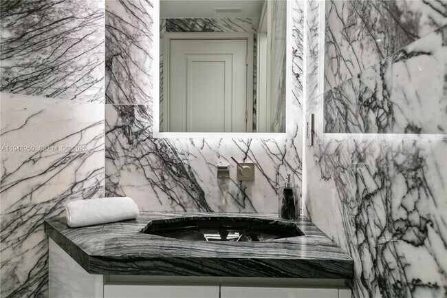 Building Photo - 17901 Collins Ave