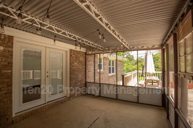 Building Photo - 7664 Northfield Dr