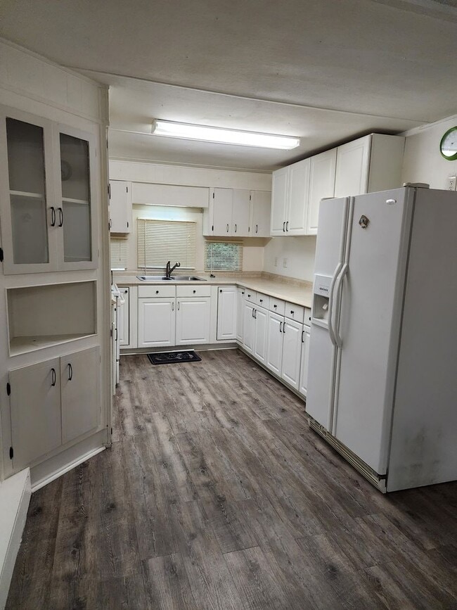 Building Photo - 3 bedroom home for lease