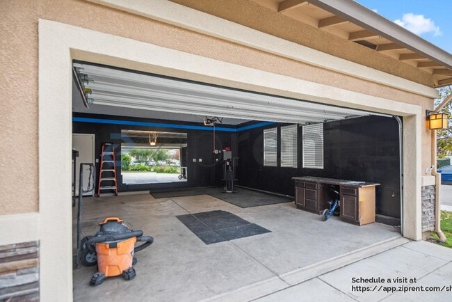 Building Photo - 1726 Hummingbird Way