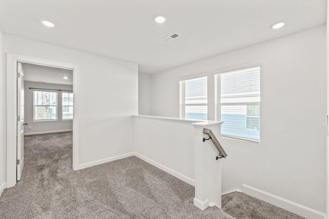 Building Photo - Beautiful 4 bedroom home in Belmont!