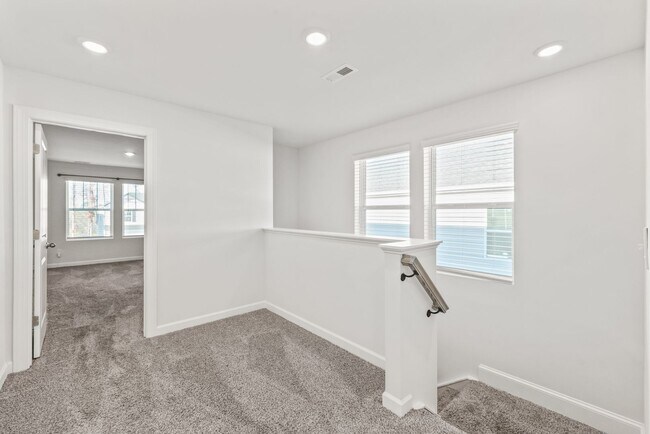 Building Photo - (Coming Soon) Beautiful 4 bedroom home in Belmont!