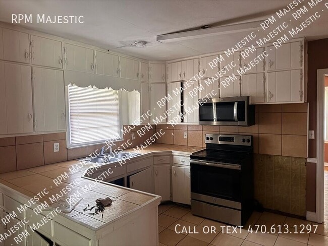 Building Photo - 5247 Scofield Rd