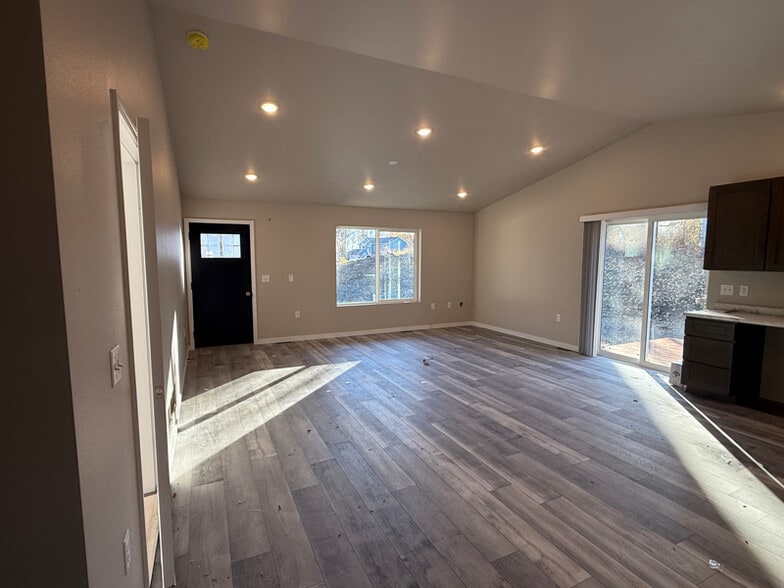 Building Photo - 3343 W Middle Rdg Ave