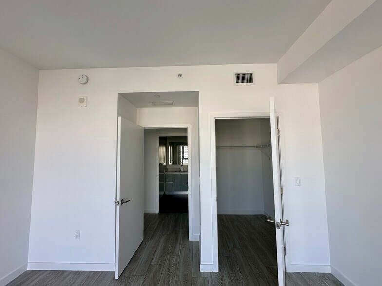 Building Photo - 558 NW 30th St