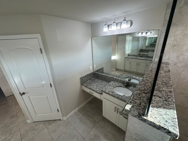 Building Photo - 4 Bedroom 2 bathroom NW Cape Coral Home- T...