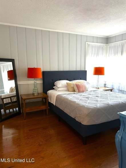 Building Photo - 1323 3rd St