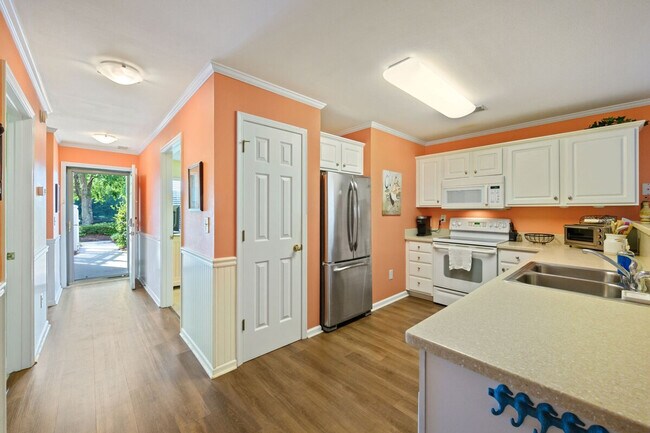 Building Photo - 725 Blue Stem Dr