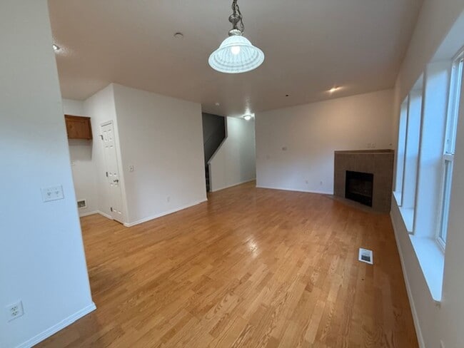 Building Photo - 3 Bedroom 2.5 Bath Forest Grove OR