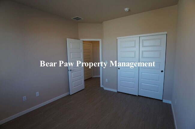 Building Photo - Newer Townhome in Lakewood!!