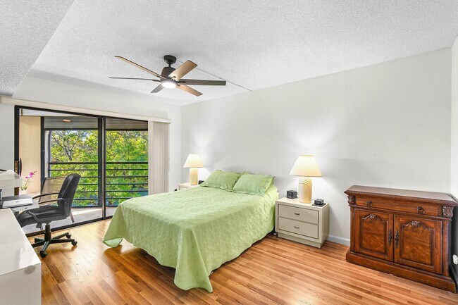 Building Photo - 10110 Cedar Point Blvd