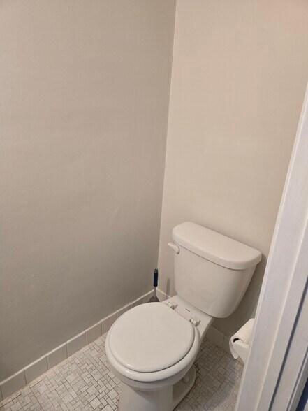 Building Photo - 2948 Klein St