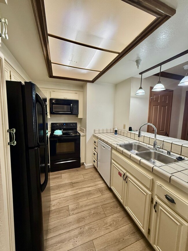 Building Photo - FOR RENT – Aspen Creek Condo in Mammoth Lakes