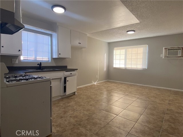 Building Photo - 1023 W 8th St