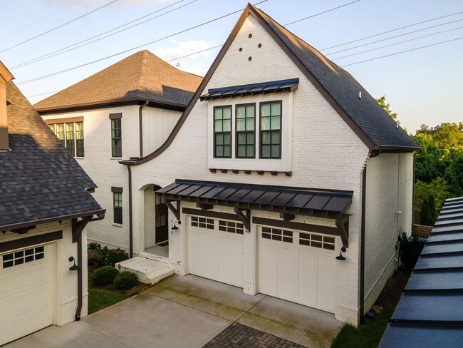 Building Photo - **LIKE-NEW, HIGH-END EXECUTIVE HOME WITH I...