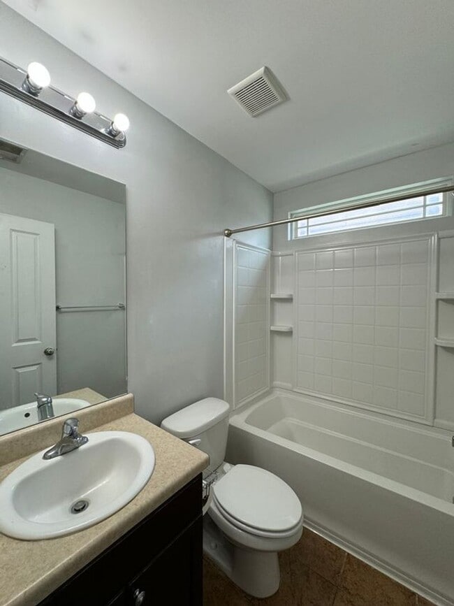 Building Photo - 670 Summer Hill Way