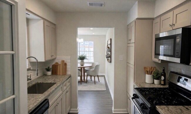 Building Photo - 10322 Sageburrow Dr