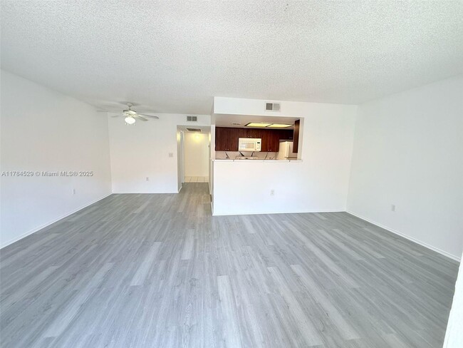 Building Photo - 3212 Coral Lake Ln