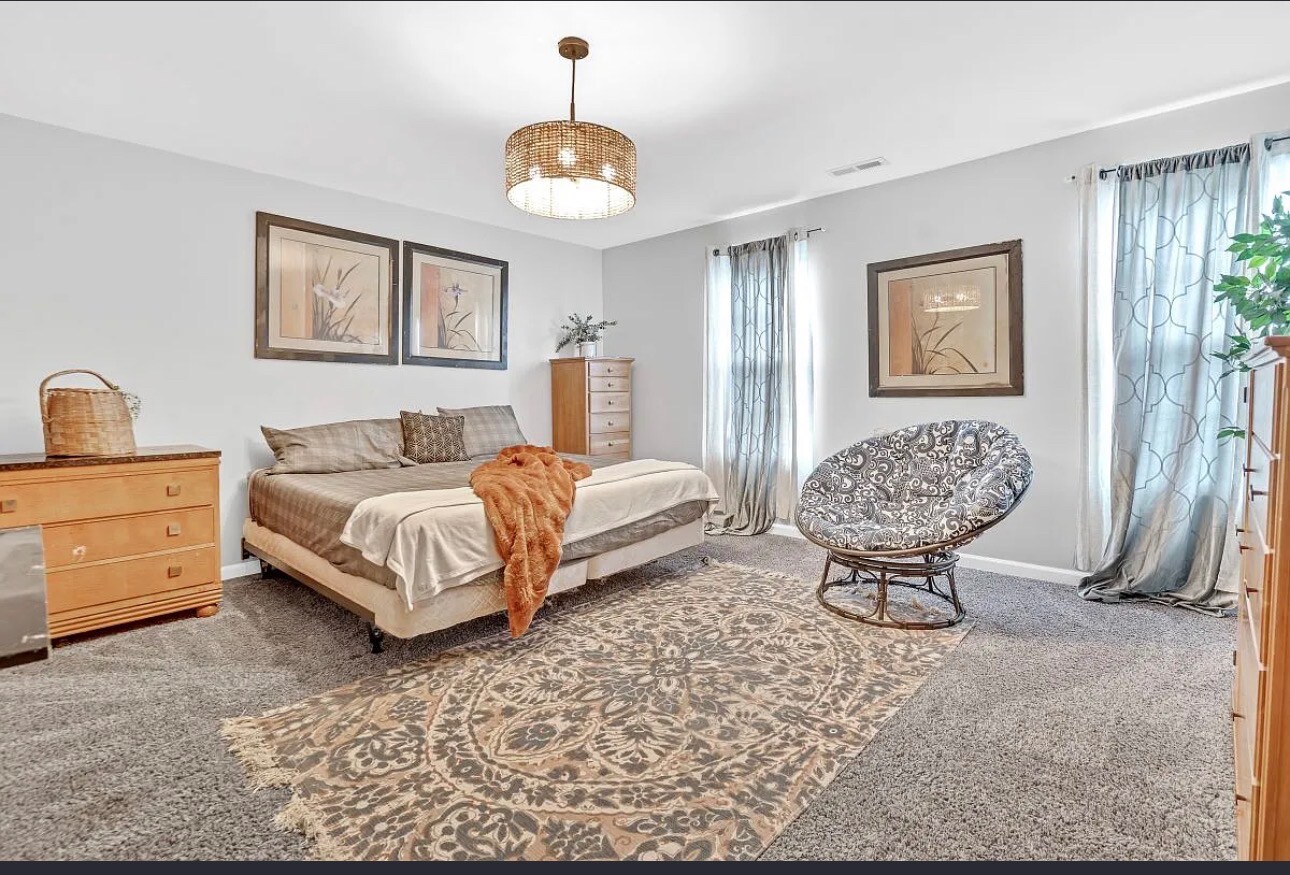 Building Photo - Room in House on Stonewood Pines Dr