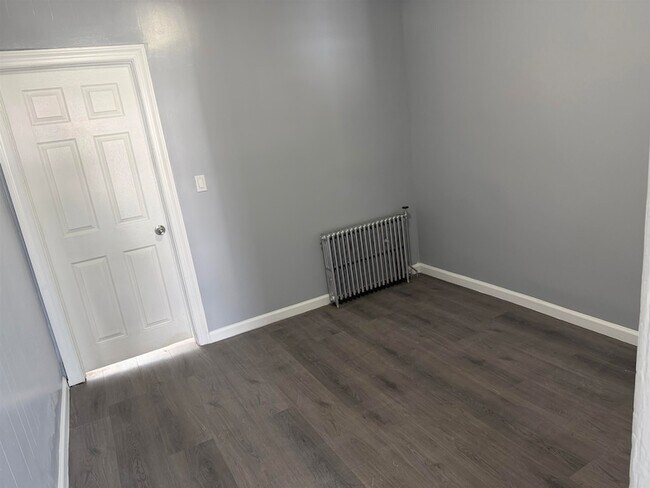 Building Photo - 419 4th St