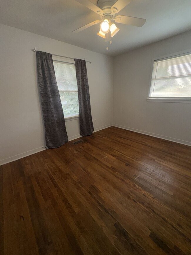 Building Photo - 4049 Norwood Dr