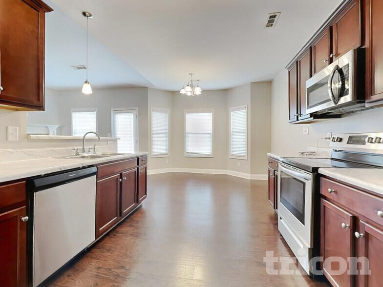 Building Photo - 249 White Creek Dr